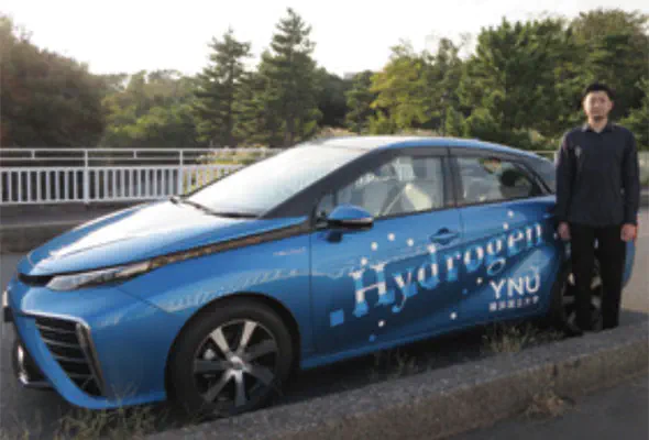 水素エネルギーの技術導入の影響を調べるため、実際に燃料電池自動車を通した利用者の受容性調査にも取り組んでいる